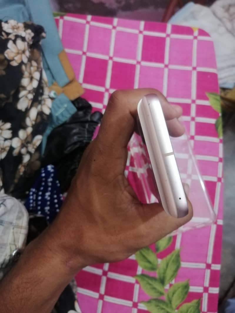 Google Pixel 8 3