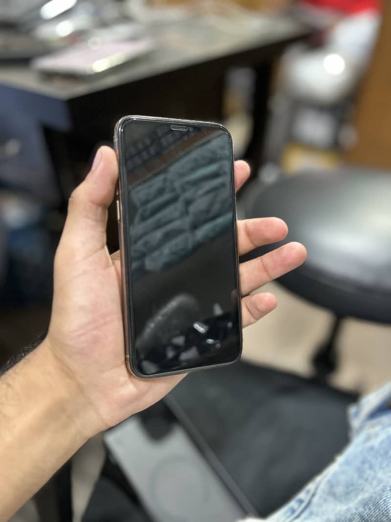 Apple iPhone 11 Pro 1