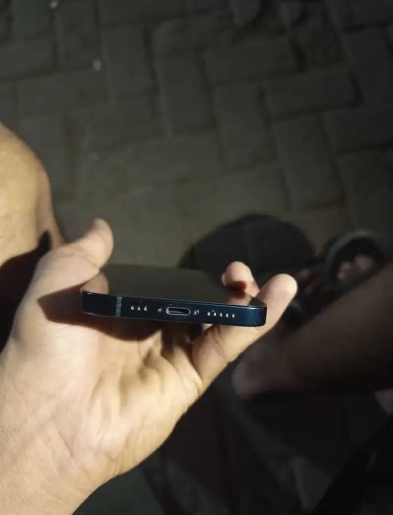 Apple iPhone 13 2