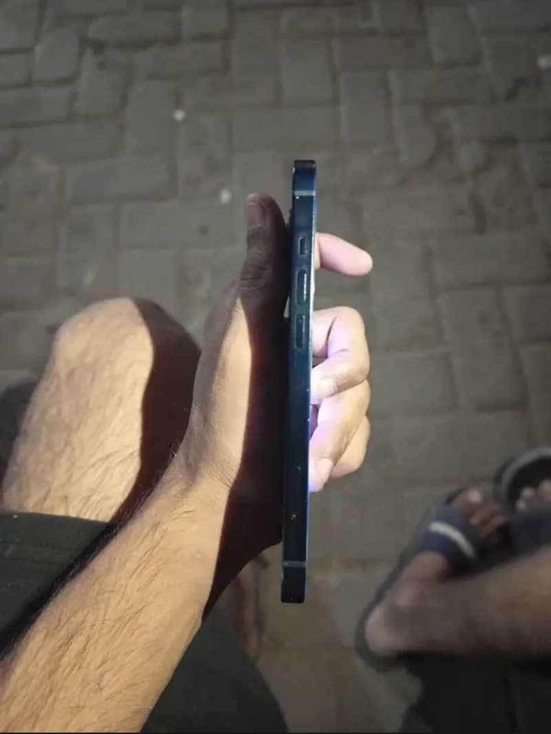 Apple iPhone 13 4
