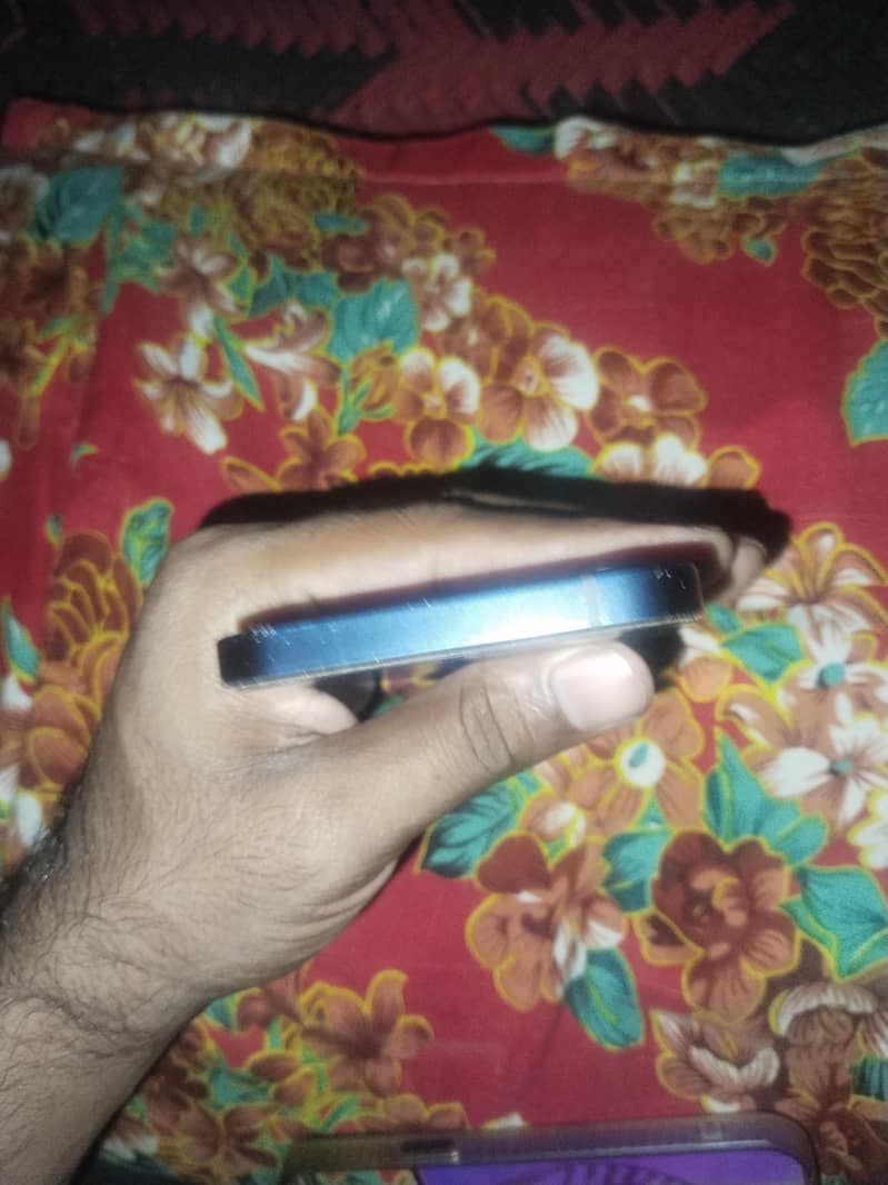 Apple iPhone 12 1