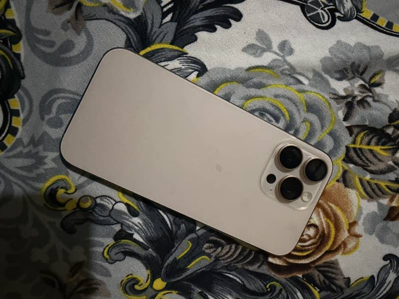 Apple iPhone 16 Pro Max 0