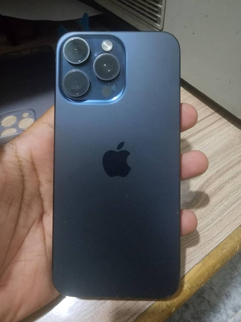 Apple iPhone 15 Pro Max 1