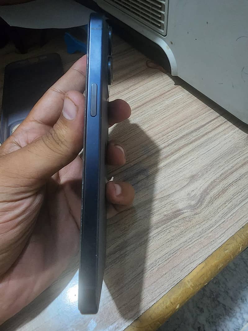 Apple iPhone 15 Pro Max 2
