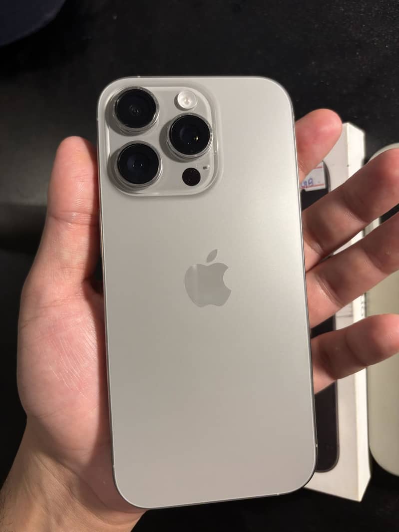 Apple iPhone 16 Pro 0