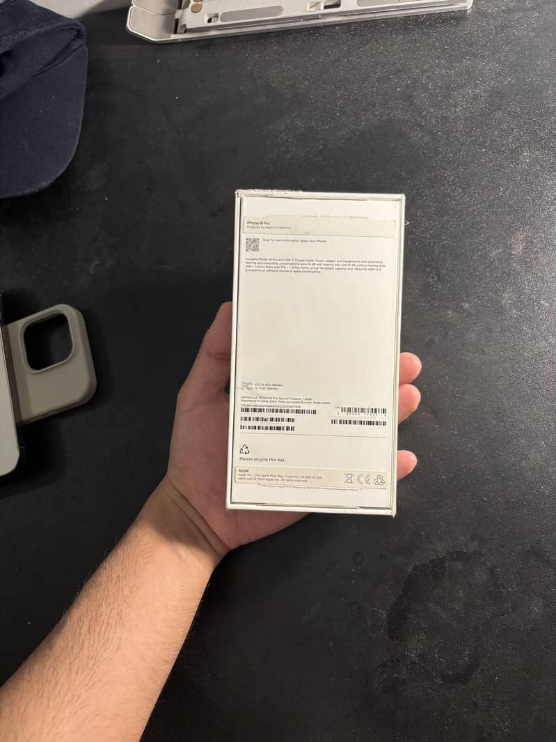 Apple iPhone 16 Pro 1