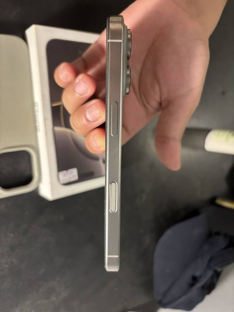 Apple iPhone 16 Pro 6