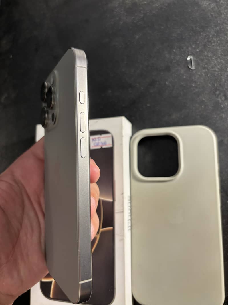 Apple iPhone 16 Pro 7