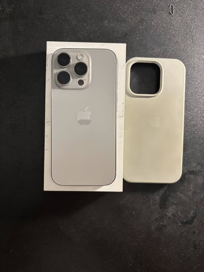 Apple iPhone 16 Pro 8