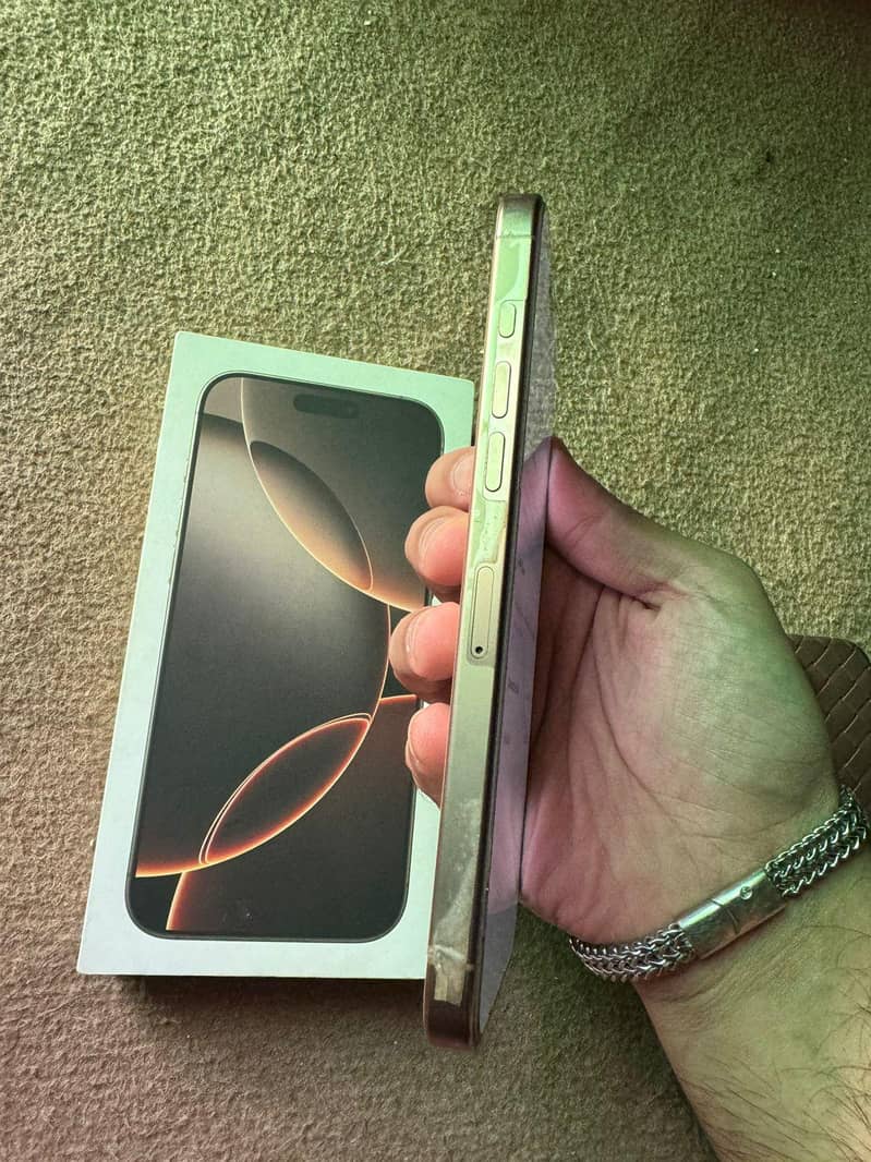 Apple iPhone 16 Pro Max 1