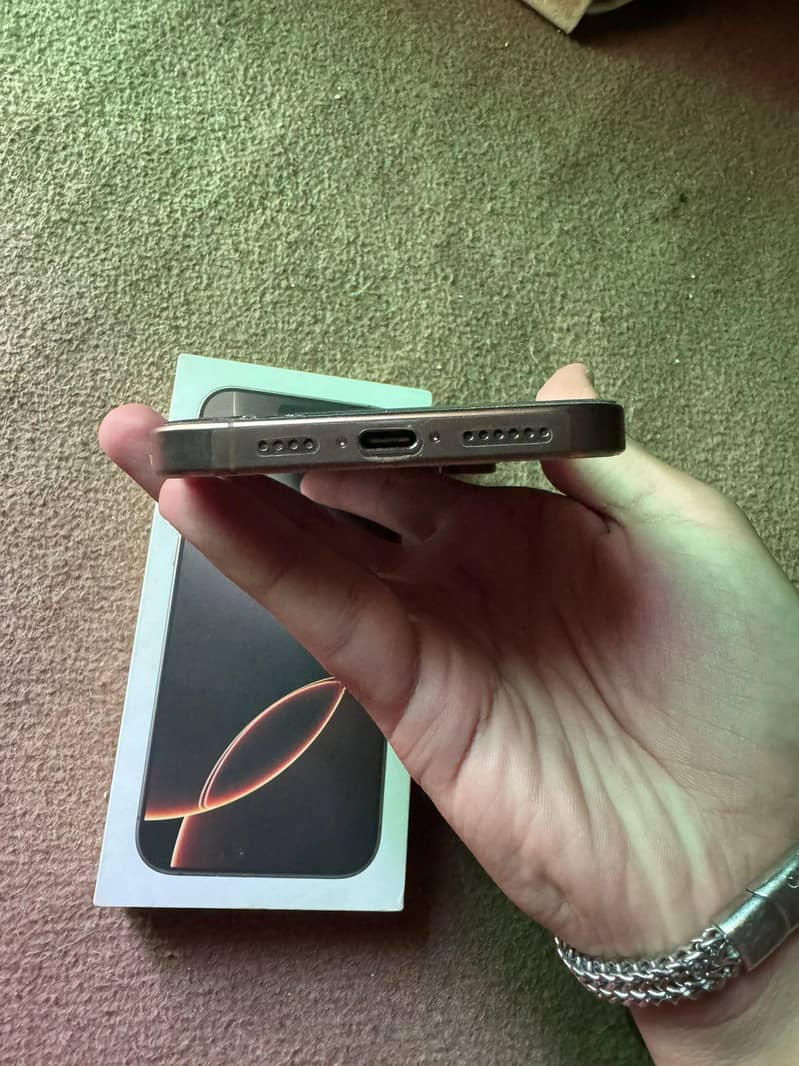 Apple iPhone 16 Pro Max 3
