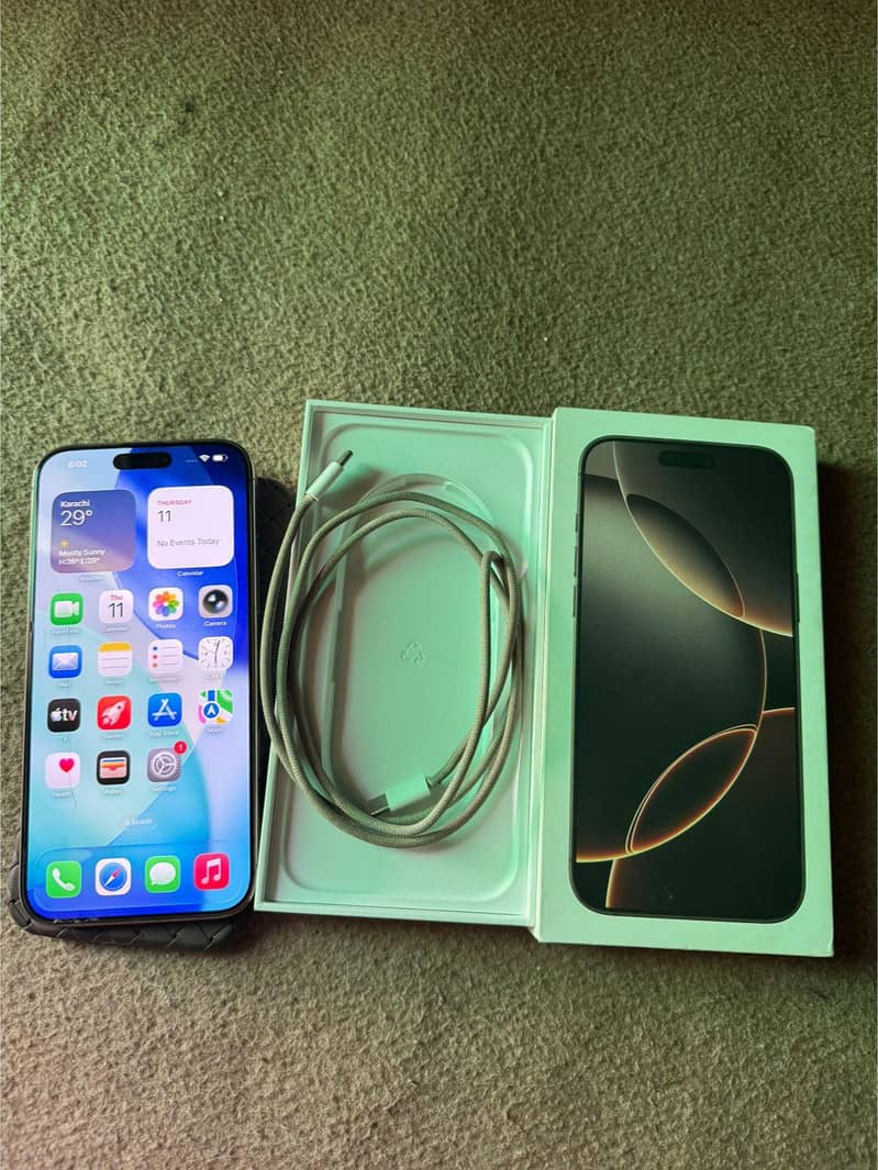 Apple iPhone 16 Pro Max 4