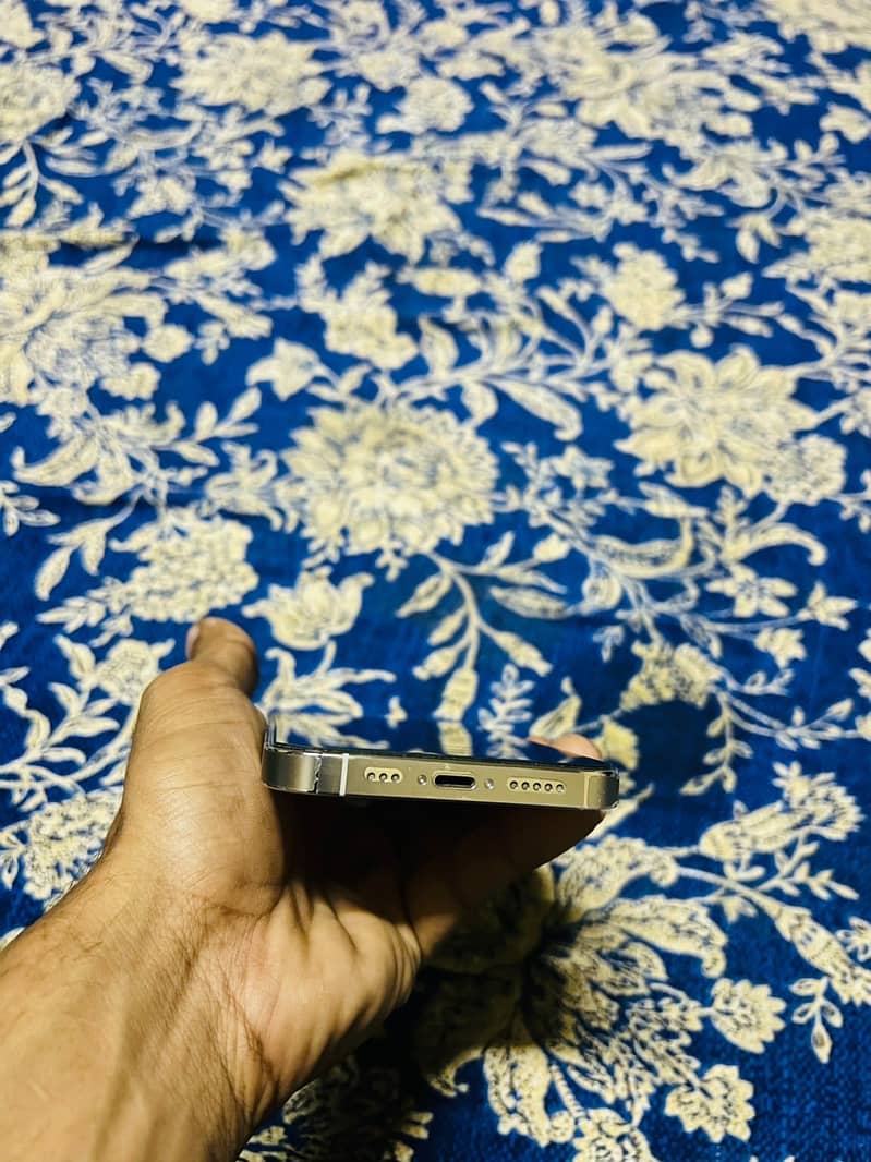 Apple iPhone 13 Pro 1