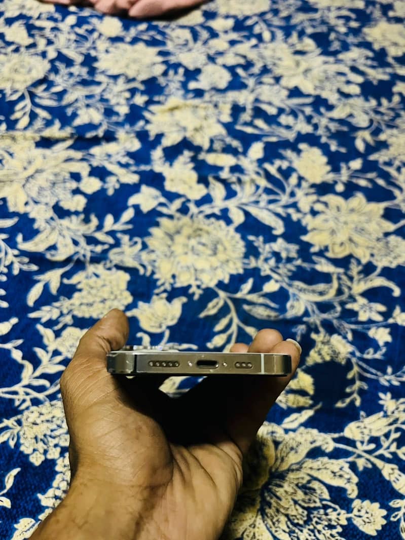 Apple iPhone 13 Pro 2