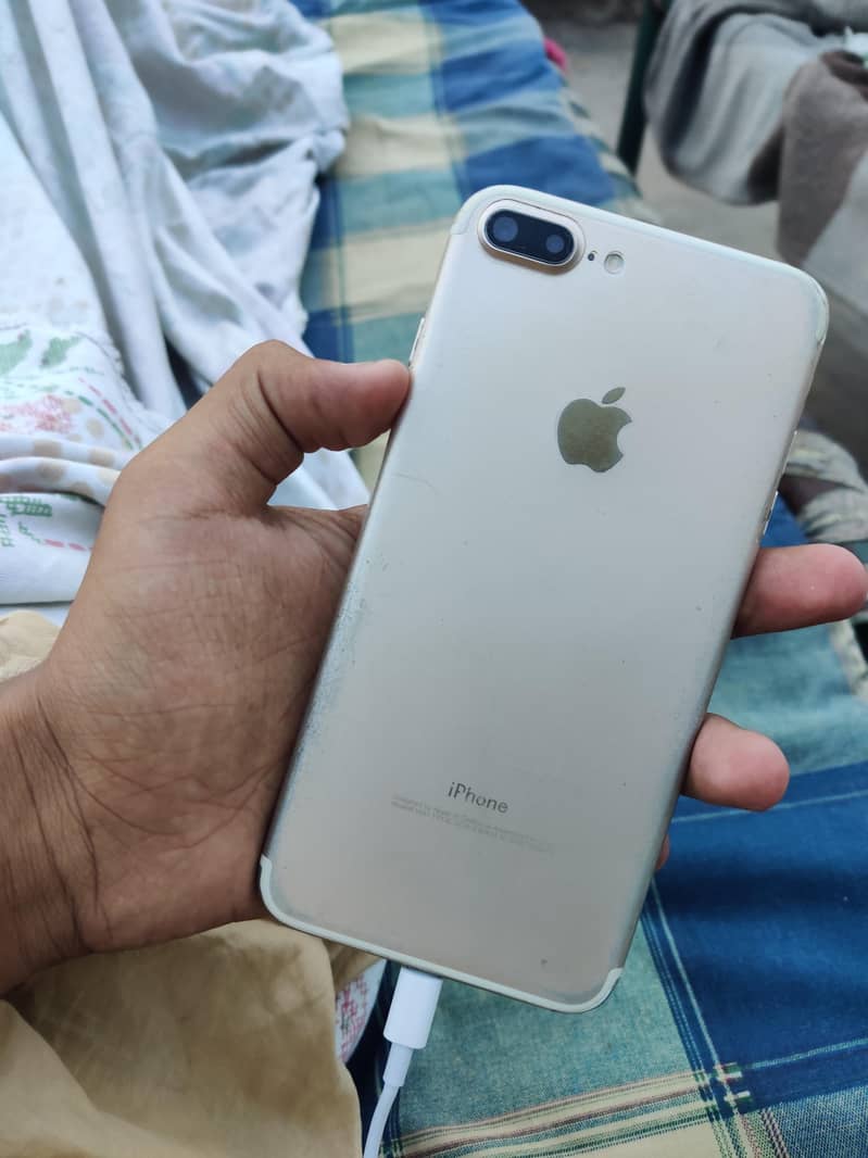 Apple iPhone 7 Plus 1