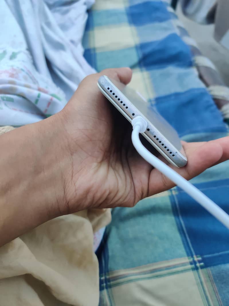Apple iPhone 7 Plus 2