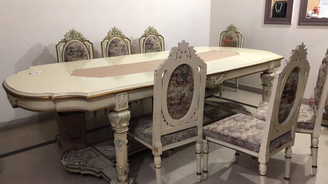 Dining table 0
