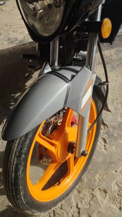 Honda CB-150F SE Silver 23/34