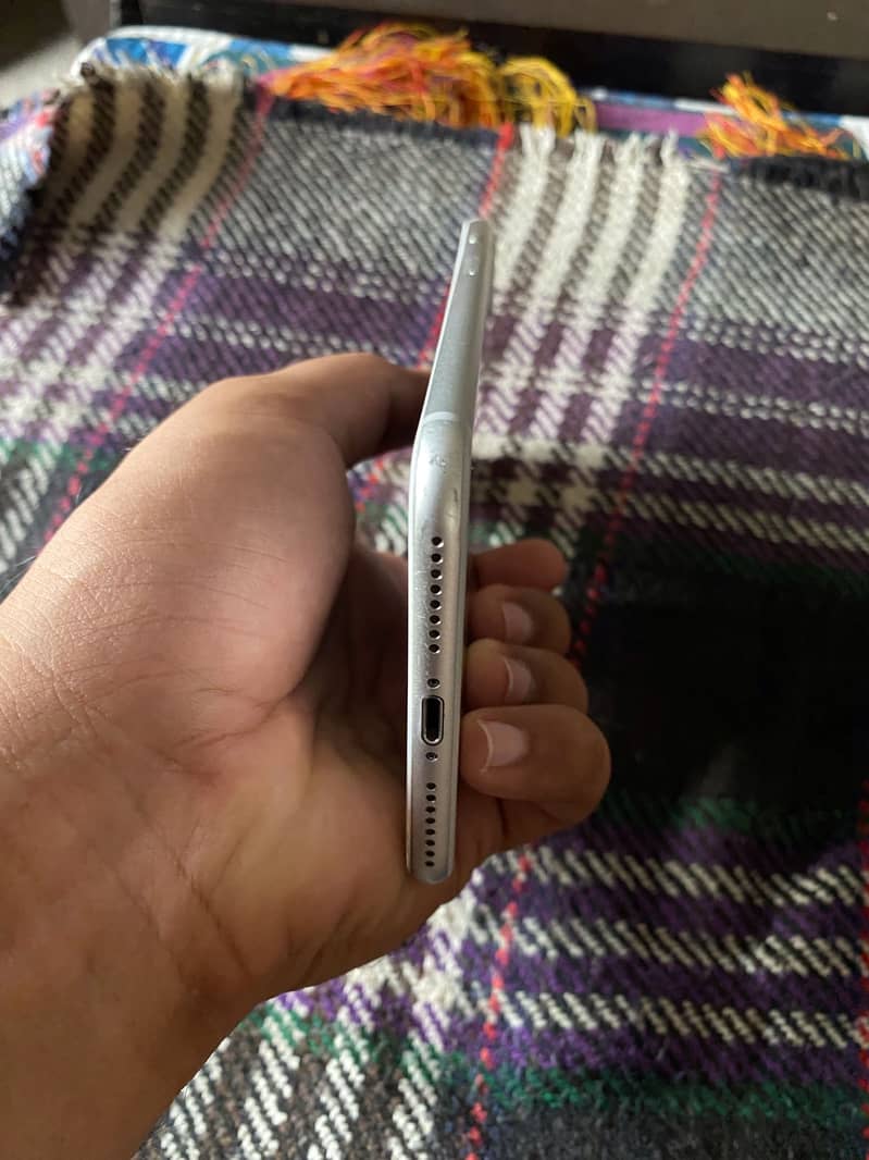 Apple iPhone 7 Plus 4