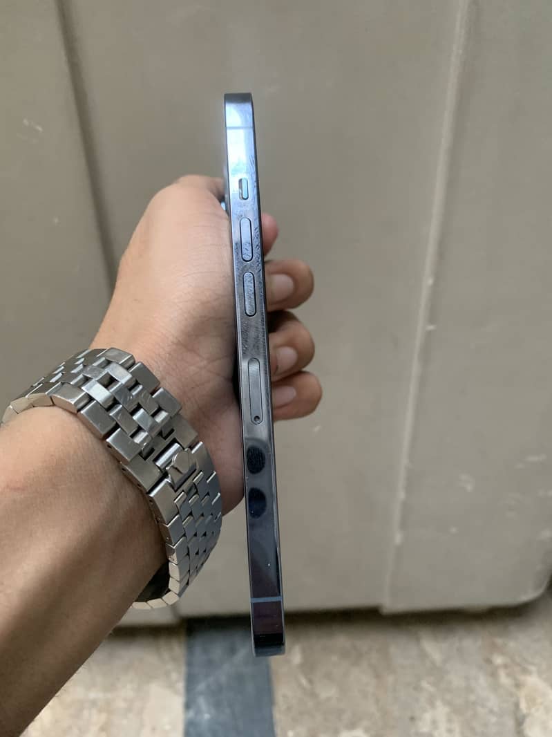 Apple iPhone 13 Pro 4