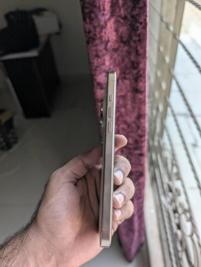 Apple iPhone 16 Pro Max 1