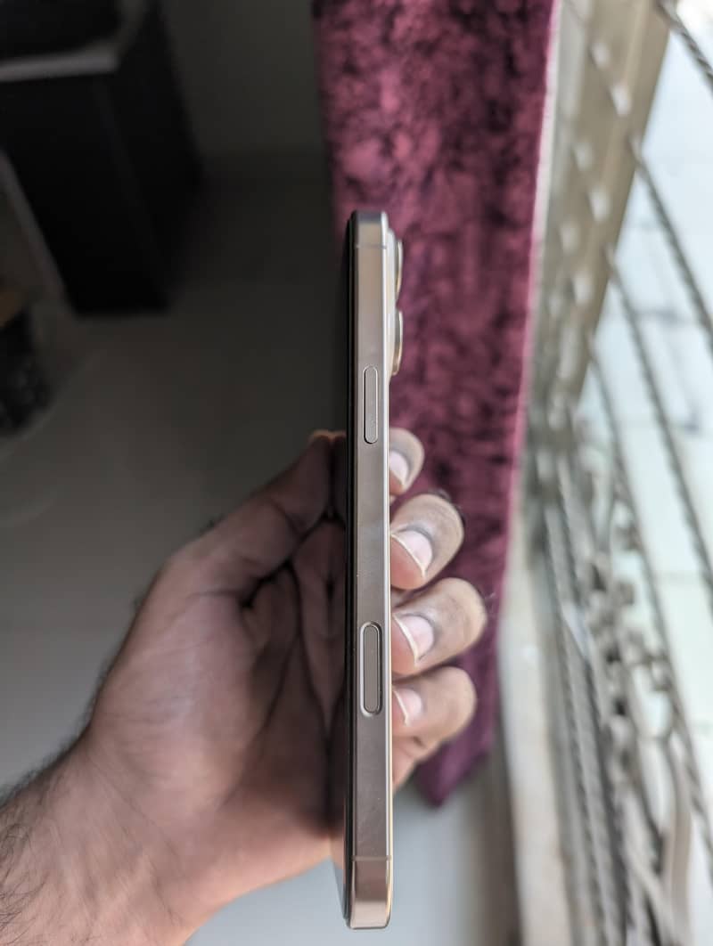 Apple iPhone 16 Pro Max 3