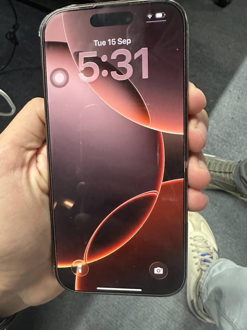Apple iPhone 16 Pro 2