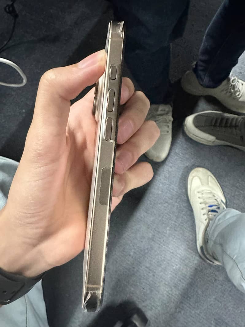 Apple iPhone 16 Pro 5
