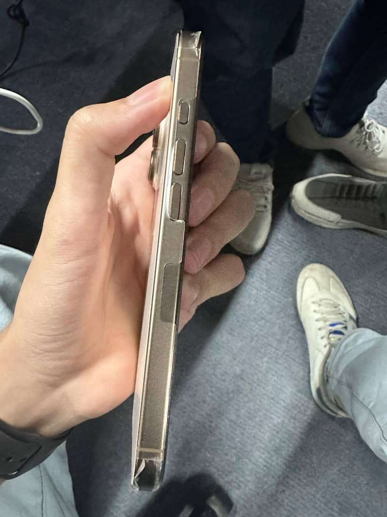 Apple iPhone 16 Pro 7