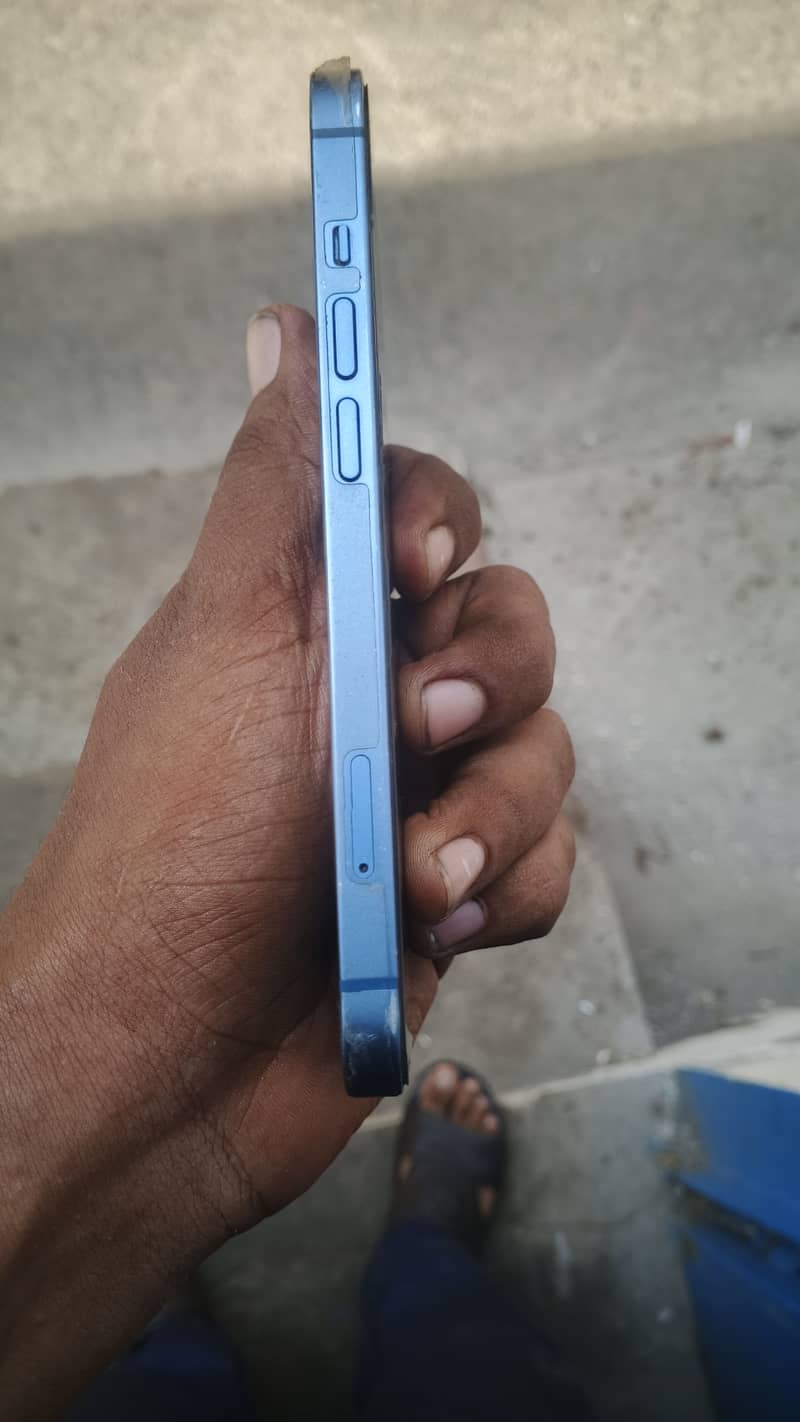 Apple iPhone 13 2