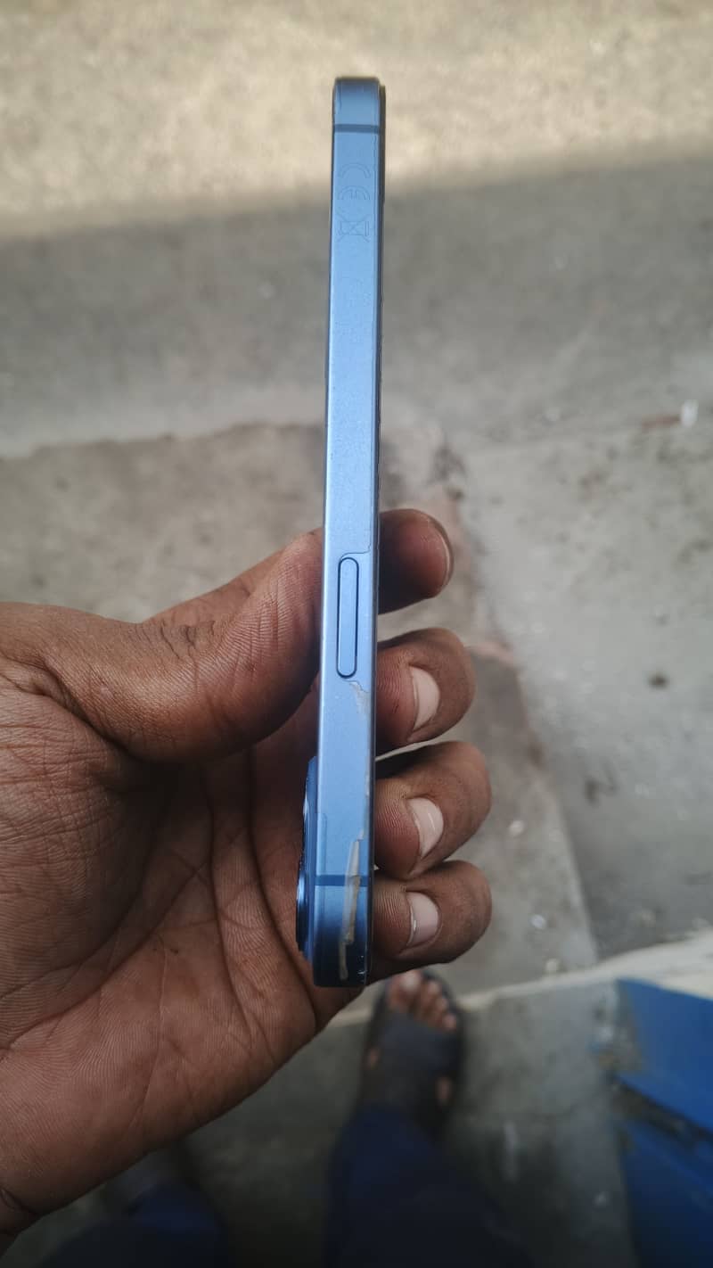 Apple iPhone 13 4
