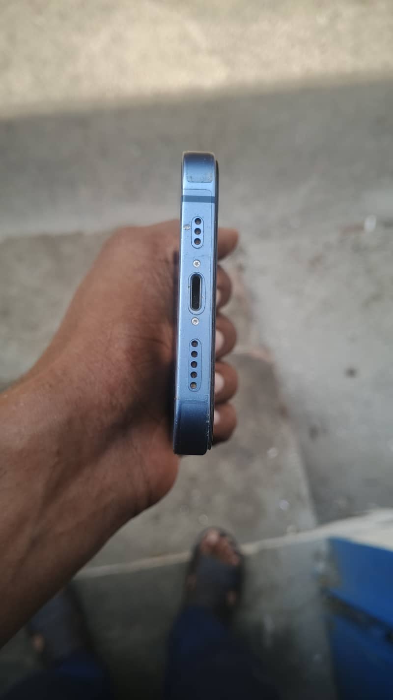 Apple iPhone 13 6