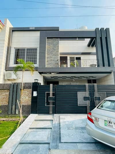 10 Marla House For Sale Near To Park Good Location Satlesh House