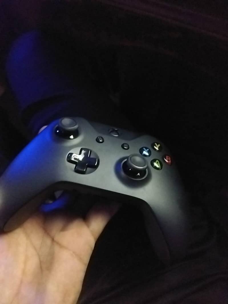 Xbox one s wireless controller 1
