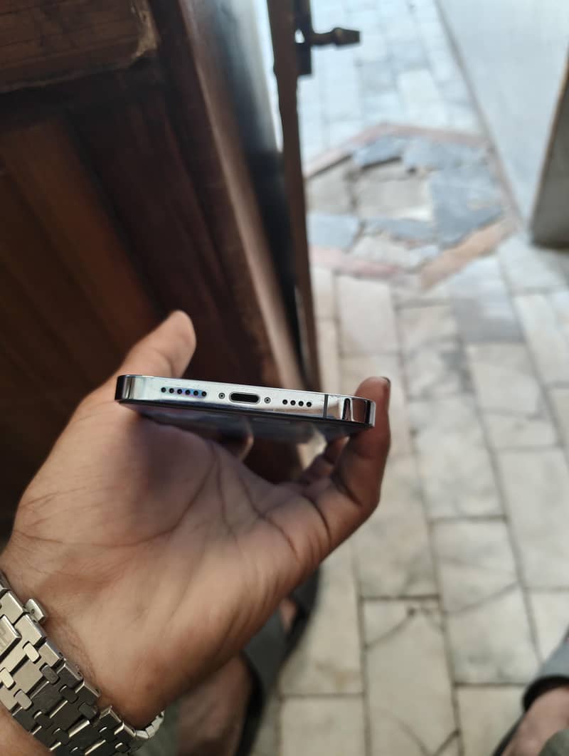 Apple iPhone 13 Pro Max 4