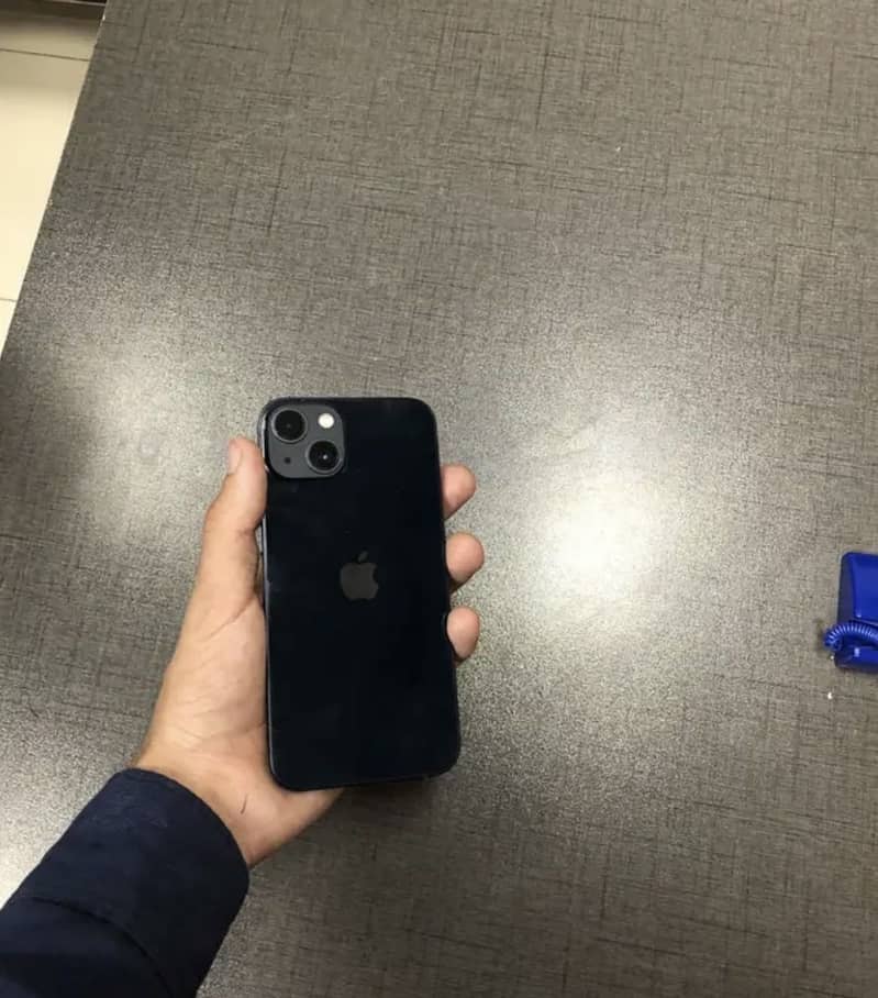Apple iPhone 13 0