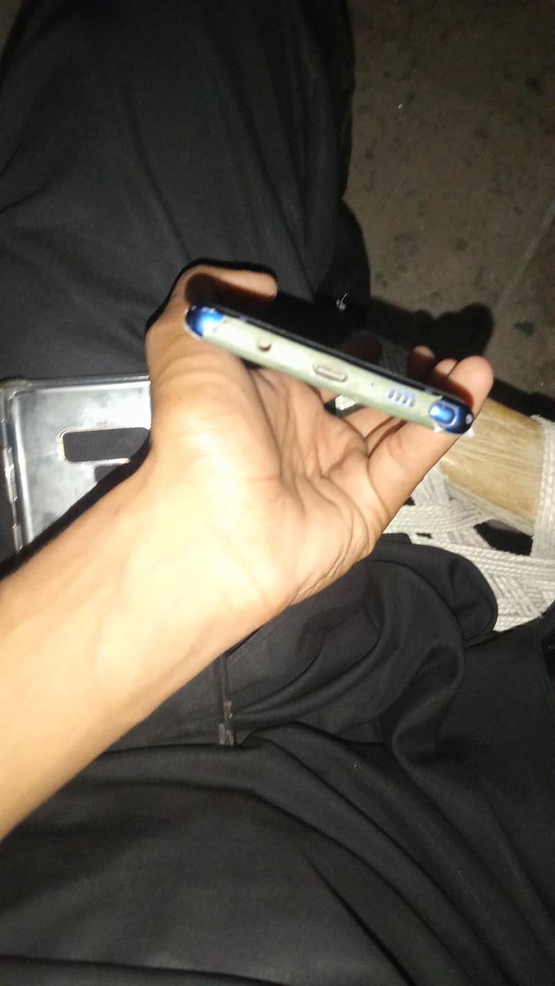 Samsung Mobile Note 9 11