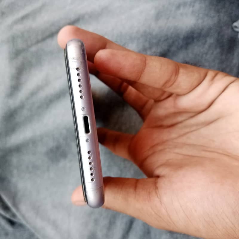 Apple iPhone 11 8