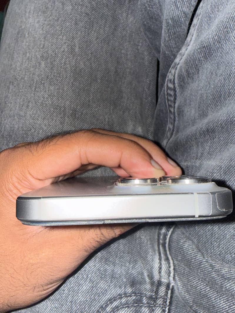 Apple iPhone 15 Pro Max 5
