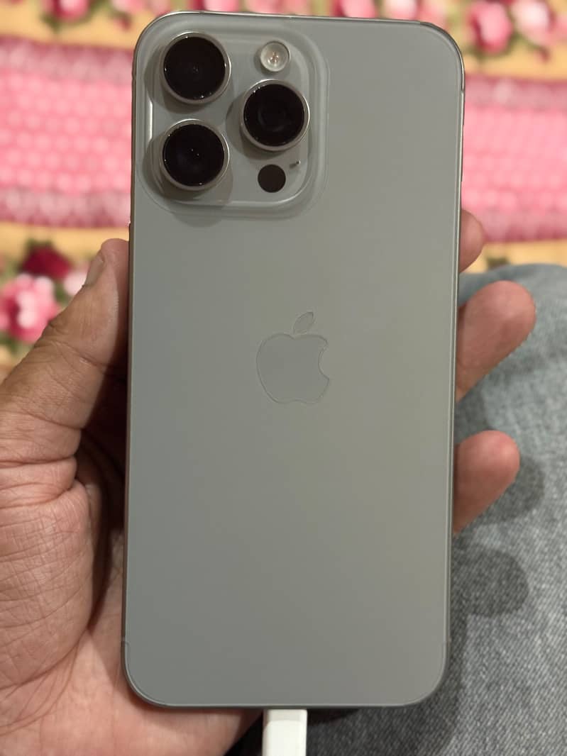Apple iPhone 15 Pro Max 6