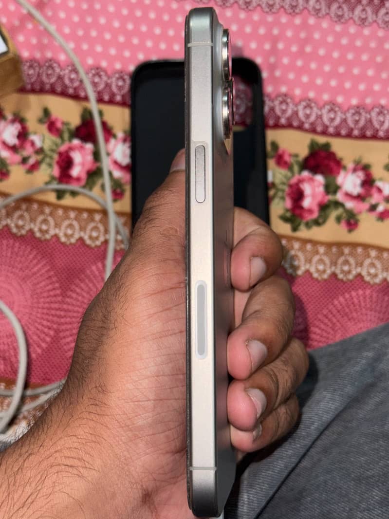 Apple iPhone 15 Pro Max 7