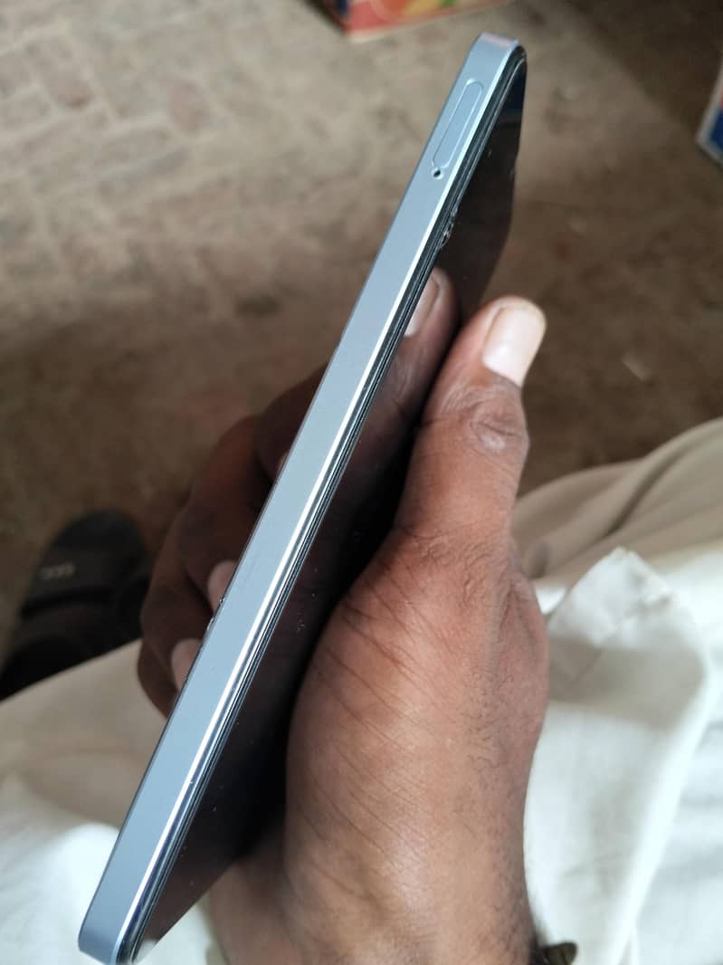 Realme Note 60 4