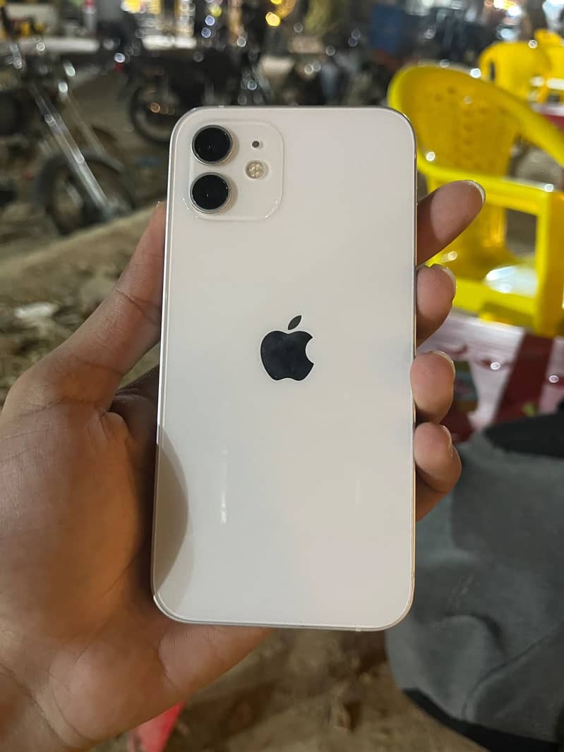Apple iPhone 12 4