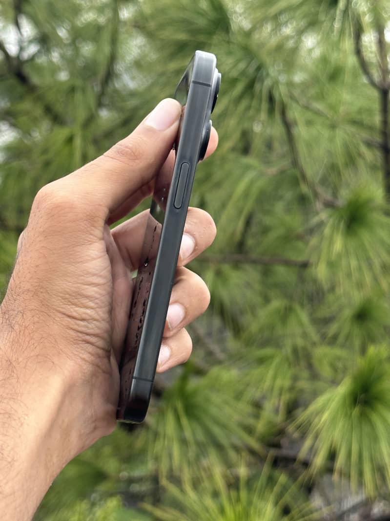 Apple iPhone 15 Pro 4