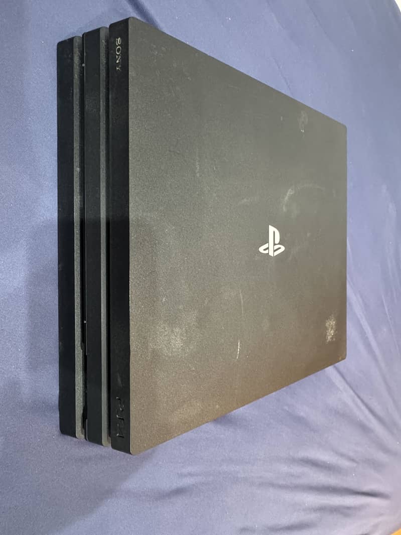 PS4 Pro 1TB 1