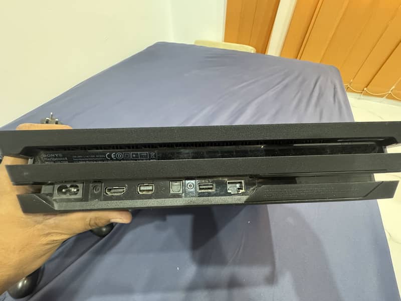 PS4 Pro 1TB 2