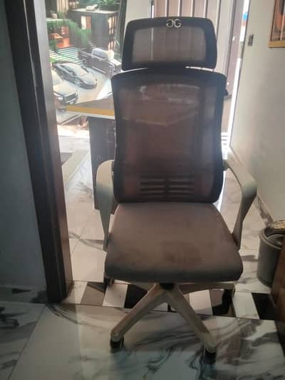 Revolving chair