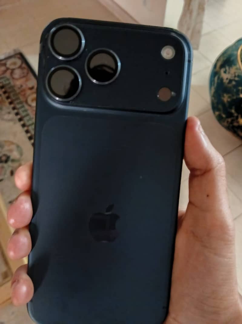 Apple iPhone 17 Pro Max 6