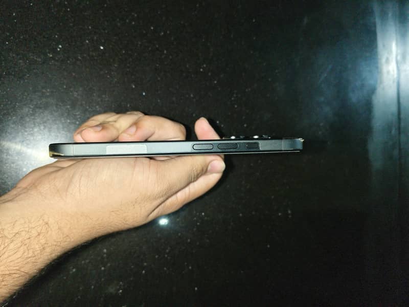 Apple iPhone 16 2