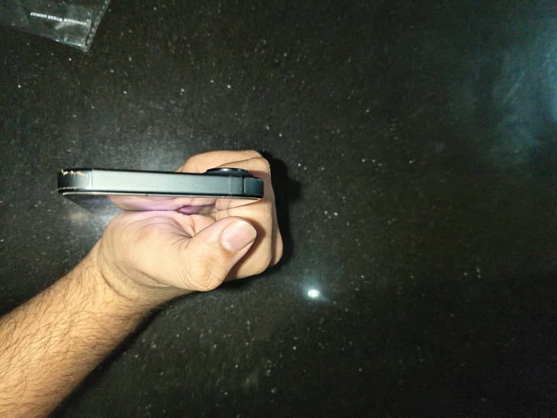 Apple iPhone 16 3